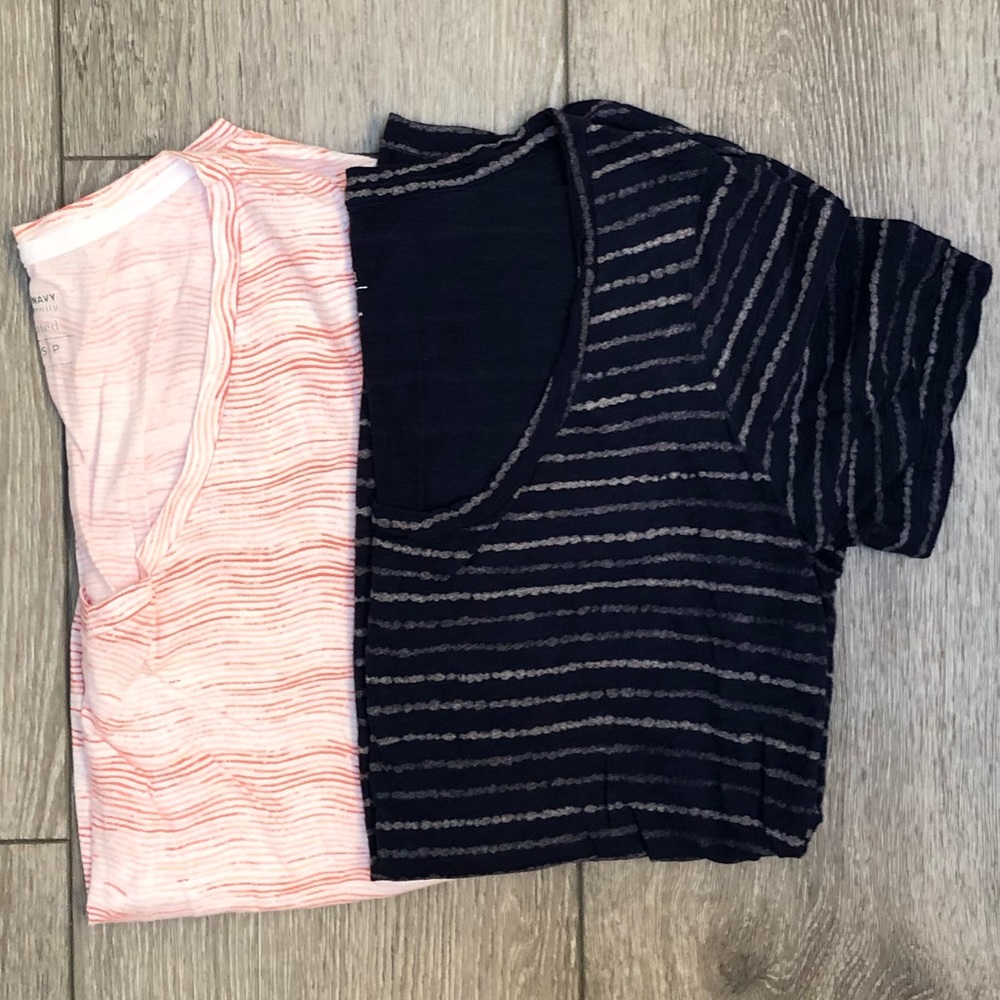 (2) old navy maternity tees small